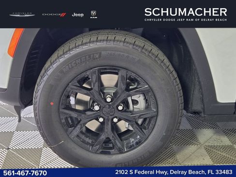 New 2025 Jeep Grand Cherokee L Laredo RWD image 5