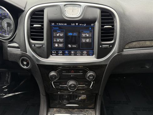 Used 2020 Chrysler 300 Limited image 27