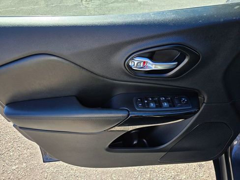 Used 2021 Jeep Cherokee Latitude Plus image 8