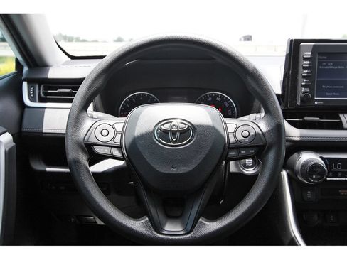 Used 2022 Toyota RAV4 XLE w/ Convenience Package FWD image 16