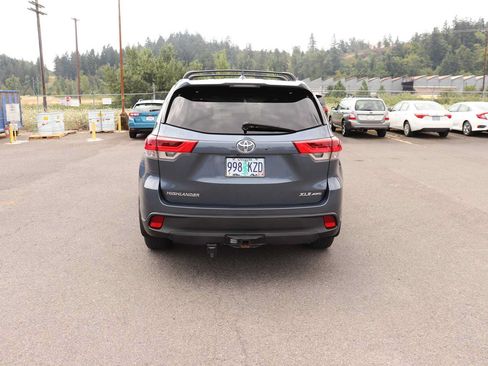 Used 2018 Toyota Highlander XLE AWD/4WD image 6