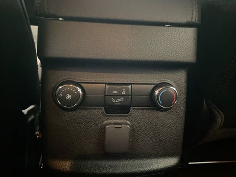 Used 2019 Ford Explorer XLT w/ Equipment Group 202A AWD/4WD image 27