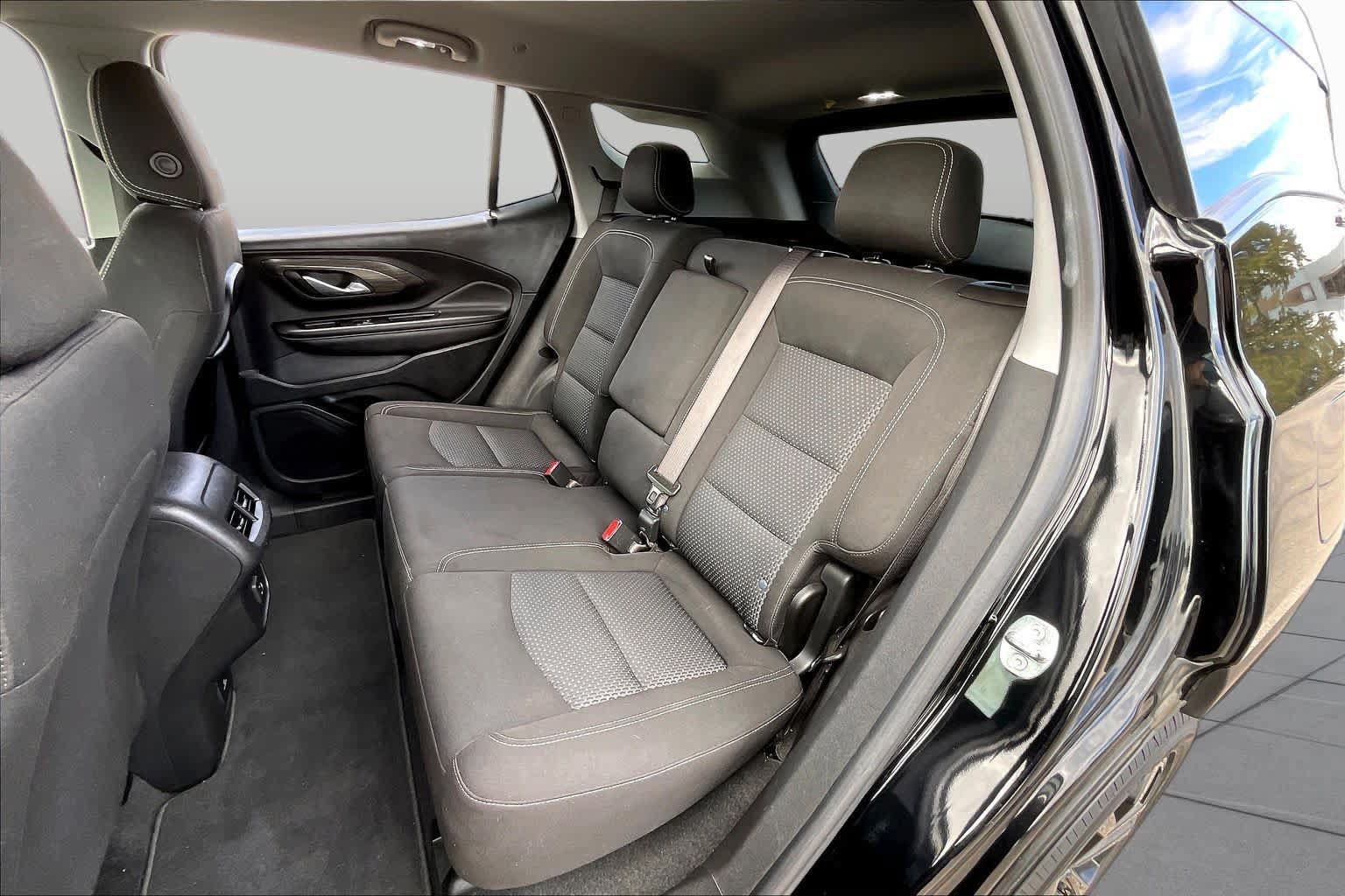 Used 2022 GMC Terrain SLE w/ Driver Convenience Package FWD image 19
