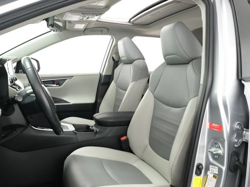 Used 2019 Toyota RAV4 Limited AWD/4WD image 28