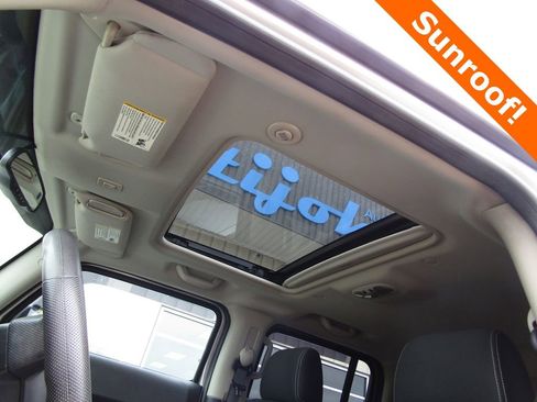 Used 2007 HUMMER H3 w/ Chrome Appearance Package AWD/4WD image 6