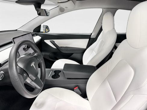 Used 2022 Tesla Model Y Long Range AWD/4WD image 16
