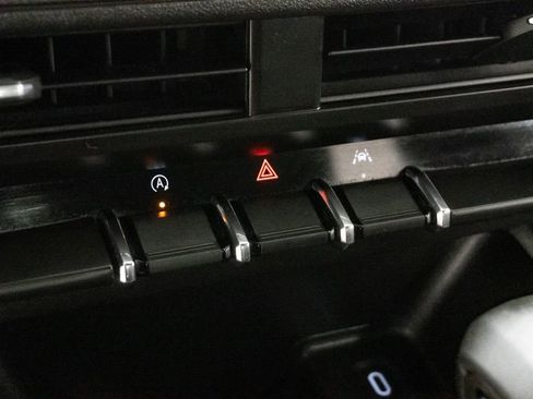 Used 2024 Chevrolet Colorado W/T image 17