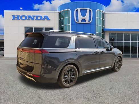 Used 2023 Kia Carnival SX image 2