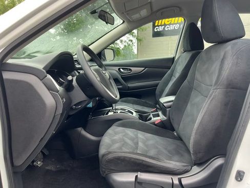 Used 2016 Nissan Rogue S FWD image 3
