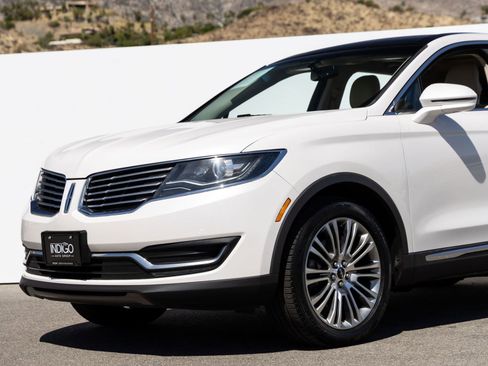 Used 2018 Lincoln MKX Reserve FWD image 2