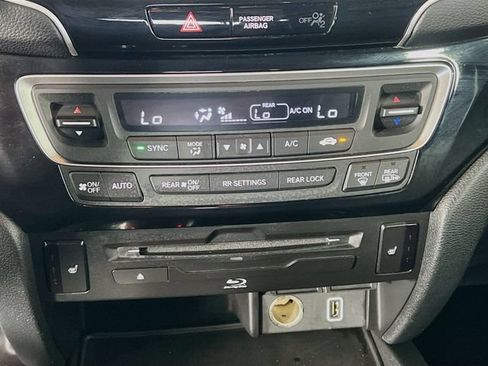 Used 2021 Honda Pilot Touring image 23