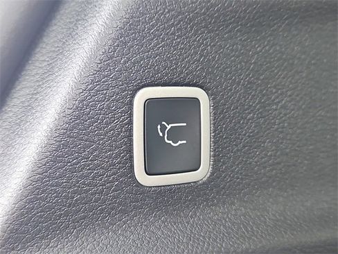 Used 2026 Chrysler Pacifica Select image 22