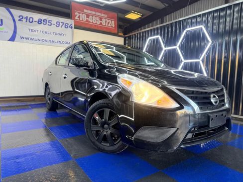 Used 2016 Nissan Versa SV image 5