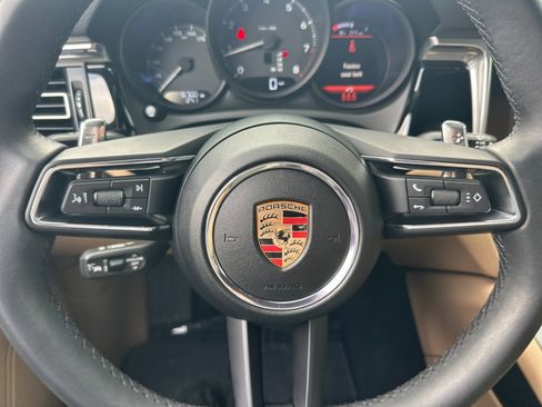Certified 2025 Porsche Macan image 23