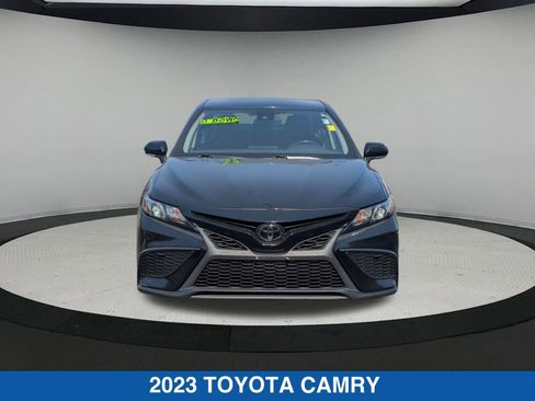 Used 2023 Toyota Camry SE image 9