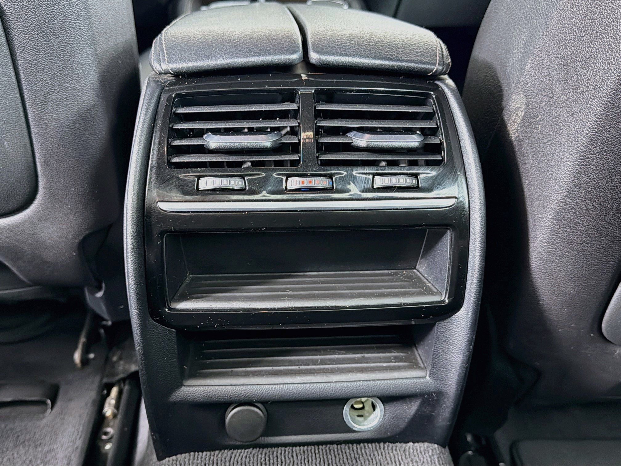 Used 2019 BMW 530e xDrive w/ Luxury Package AWD/4WD image 28