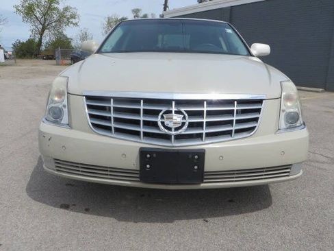 Used 2010 Cadillac DTS Luxury FWD image 5