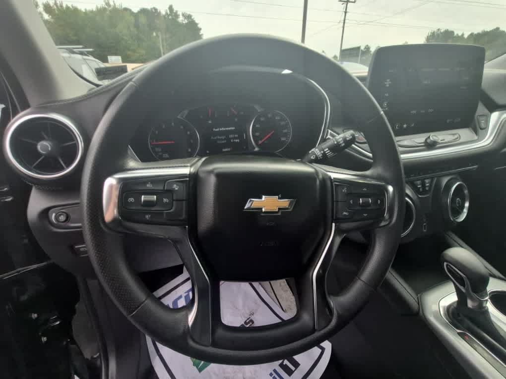 Used 2025 Chevrolet Blazer LT FWD image 13