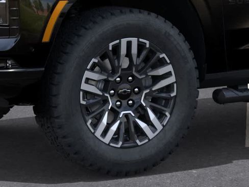 New 2026 Chevrolet Suburban Z71 w/ Z71 Off-Road Package AWD/4WD image 9