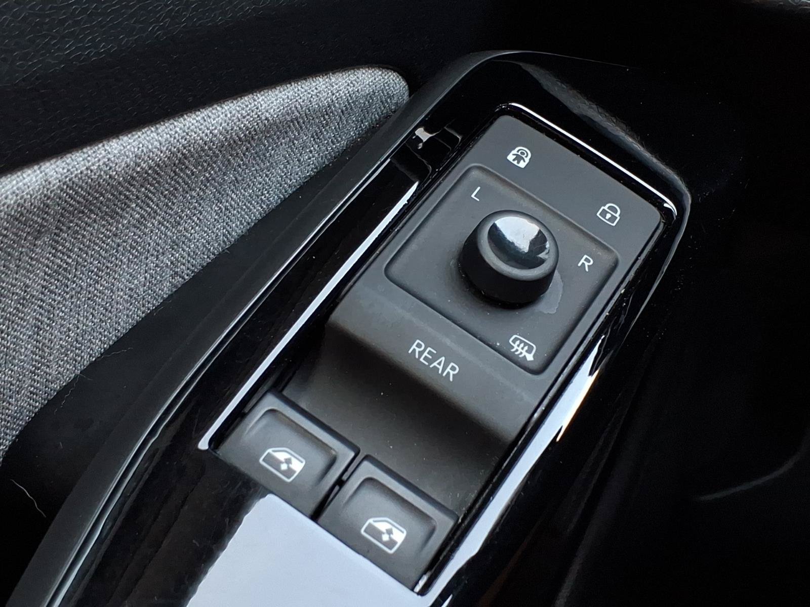 Certified 2023 Volkswagen ID.4 Pro RWD image 31
