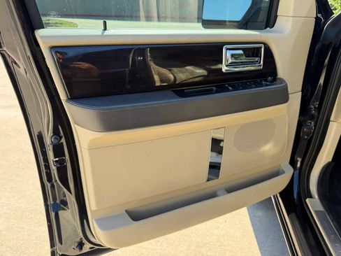 Used 2015 Lincoln Navigator 2WD w/ Equipment Group 101A Reserve image 9