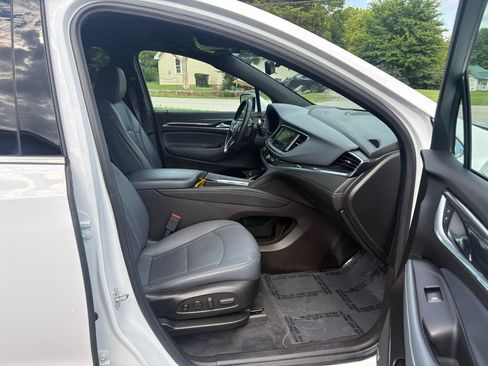 Used 2022 Buick Enclave Premium FWD image 29