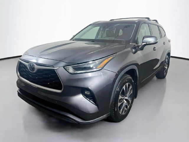 Used 2021 Toyota Highlander XLE FWD image 5