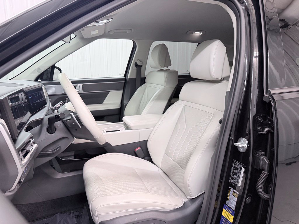 Used 2025 Hyundai Santa Fe SEL FWD image 12