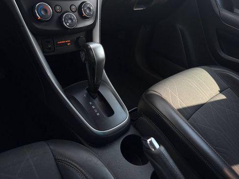 Used 2019 Chevrolet Trax LT w/ LT Convenience Package FWD image 25