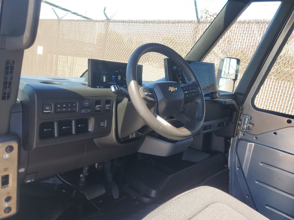 Used 2025 Chevrolet Brightdrop 600 w/ Battery Pack, Max Range AWD/4WD image 11