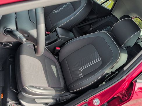 Certified 2025 Hyundai Venue Limited FWD image 30