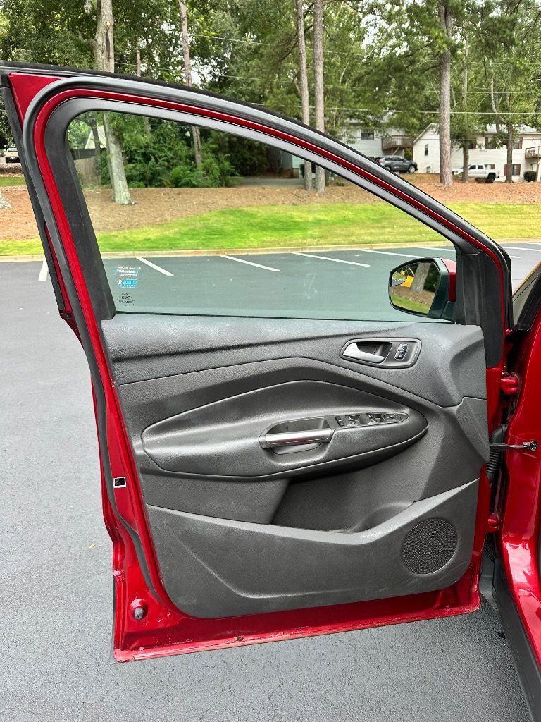Used 2017 Ford Escape SE FWD image 14