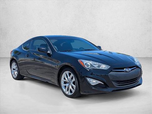 Used 2014 Hyundai Genesis 2.0T RWD image 3