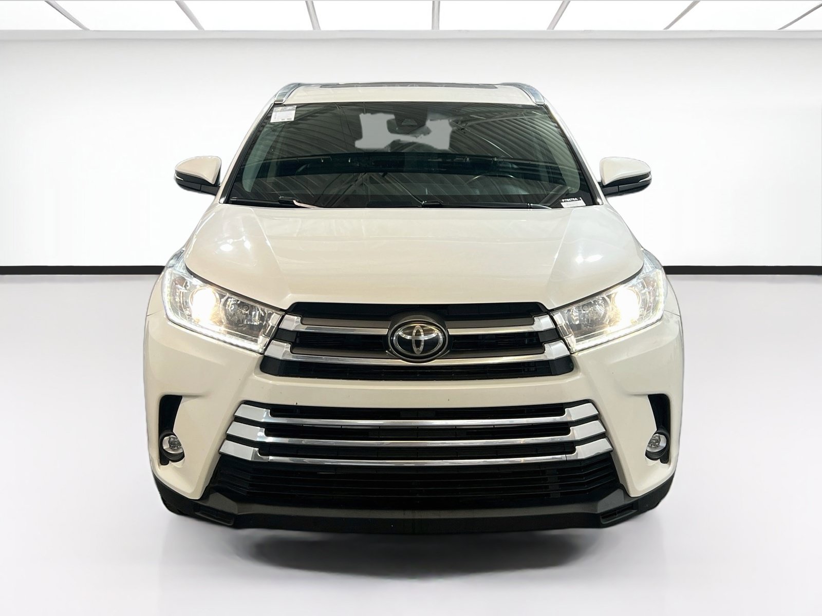 Used 2019 Toyota Highlander Limited FWD image 2