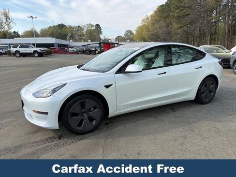 Used 2023 Tesla Model 3 Standard Range image 2