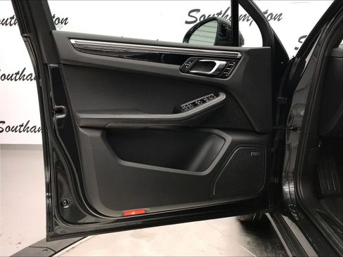 Used 2018 Porsche Macan AWD/4WD image 27