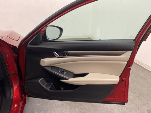 Used 2018 Honda Accord LX image 24