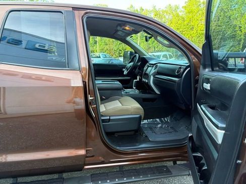 Used 2017 Toyota Tundra SR5 w/ SR5 Upgrade Package image 30