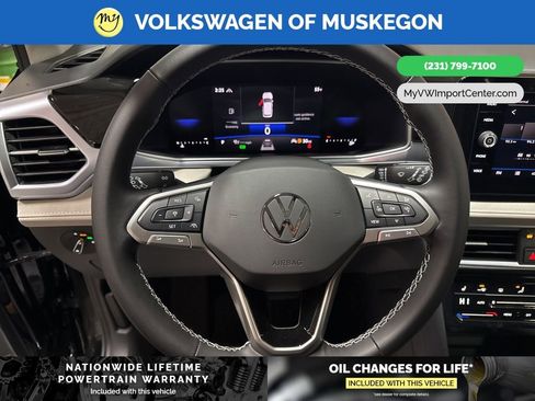 New 2026 Volkswagen Taos SE image 15