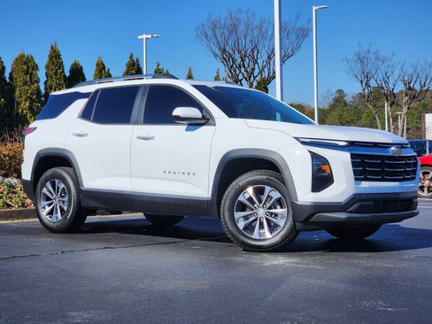 New 2026 Chevrolet Equinox LT AWD/4WD image 2