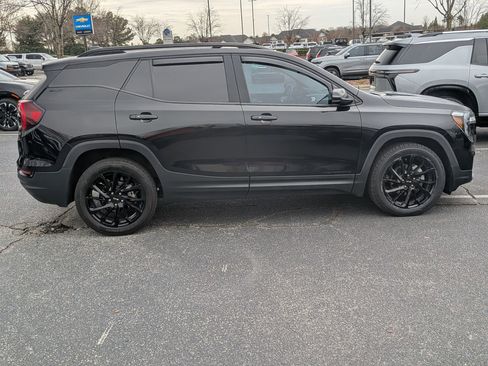 Used 2023 GMC Terrain SLT w/ Infotainment Package II image 10