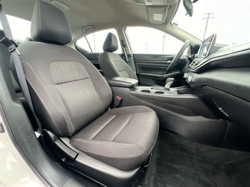 Used 2025 Nissan Altima 2.5 SV image 21