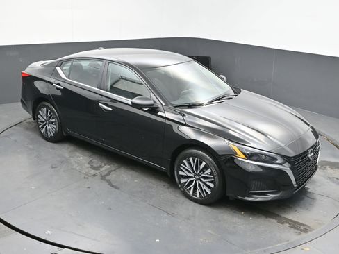 Certified 2025 Nissan Altima 2.5 SV image 30