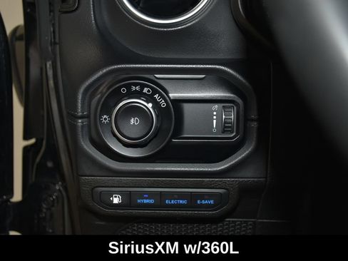 Used 2025 Jeep Wrangler Unlimited Sahara AWD/4WD image 13