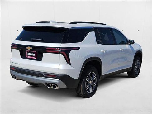 New 2025 Chevrolet Traverse LT w/ Enhanced Driving Package image 2