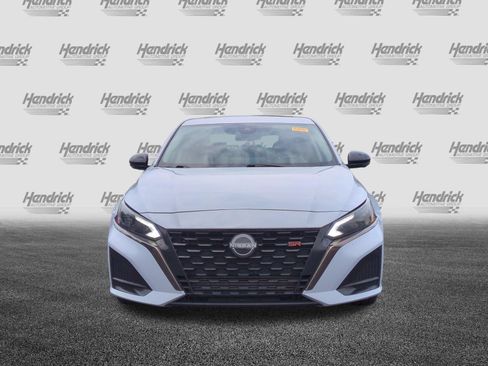Used 2023 Nissan Altima 2.0 SR FWD image 3