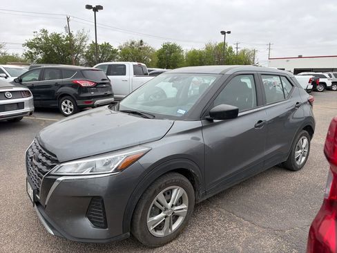 Used 2023 Nissan Kicks S image 3