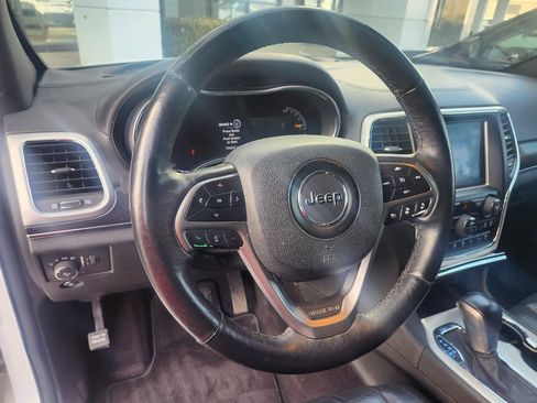 Used 2018 Jeep Grand Cherokee Limited image 12