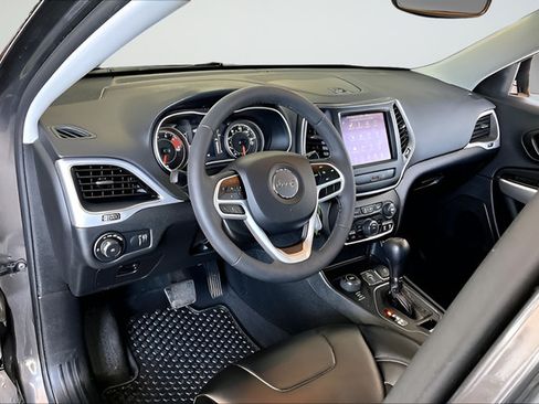 Used 2022 Jeep Cherokee Latitude AWD/4WD image 14