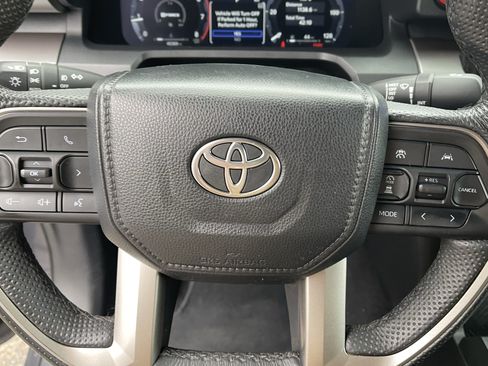 Used 2024 Toyota Tacoma TRD Off-Road AWD/4WD image 17
